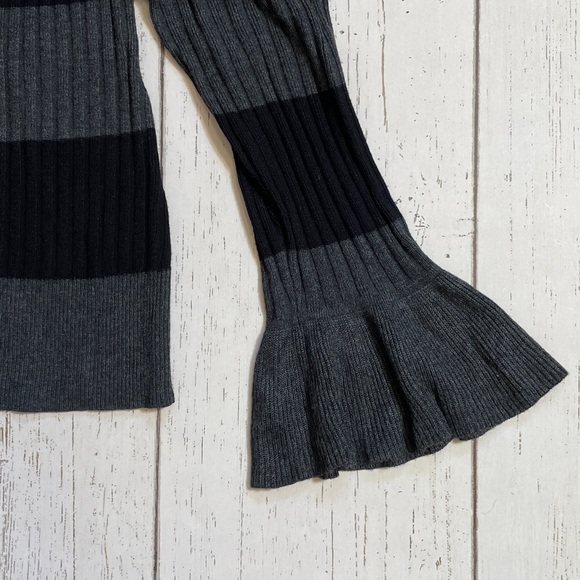 Cable & Gauge Ribbed Black and Gray Striped Sweater w/ Bell Sleeves, size XL - Picture 4 of 13